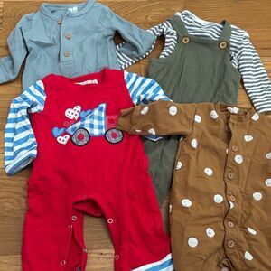 Baby boy 0-3 month bundle : includes 4 outfits pictured